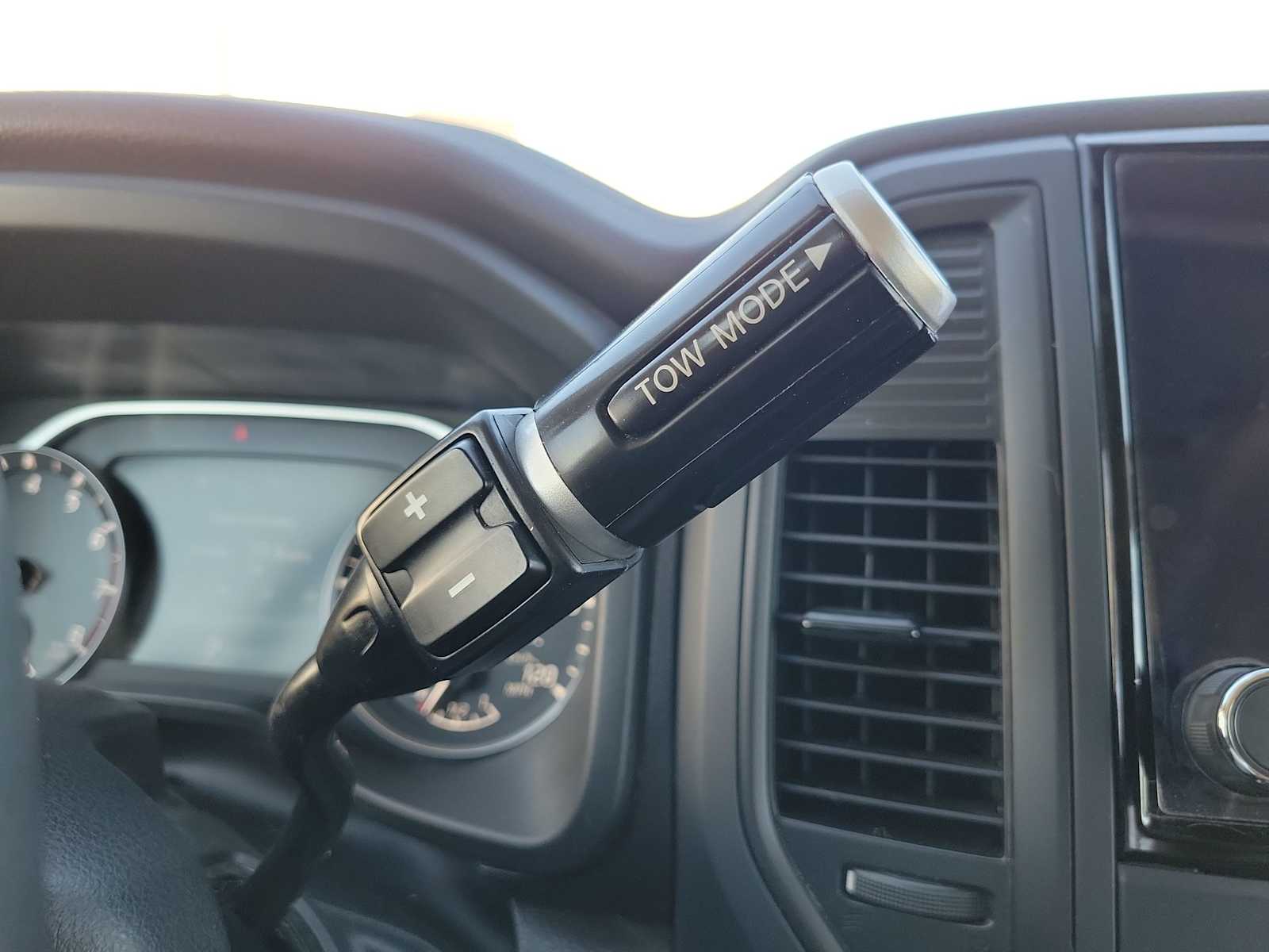 Thumbnail: 2024 Nissan Titan - 25