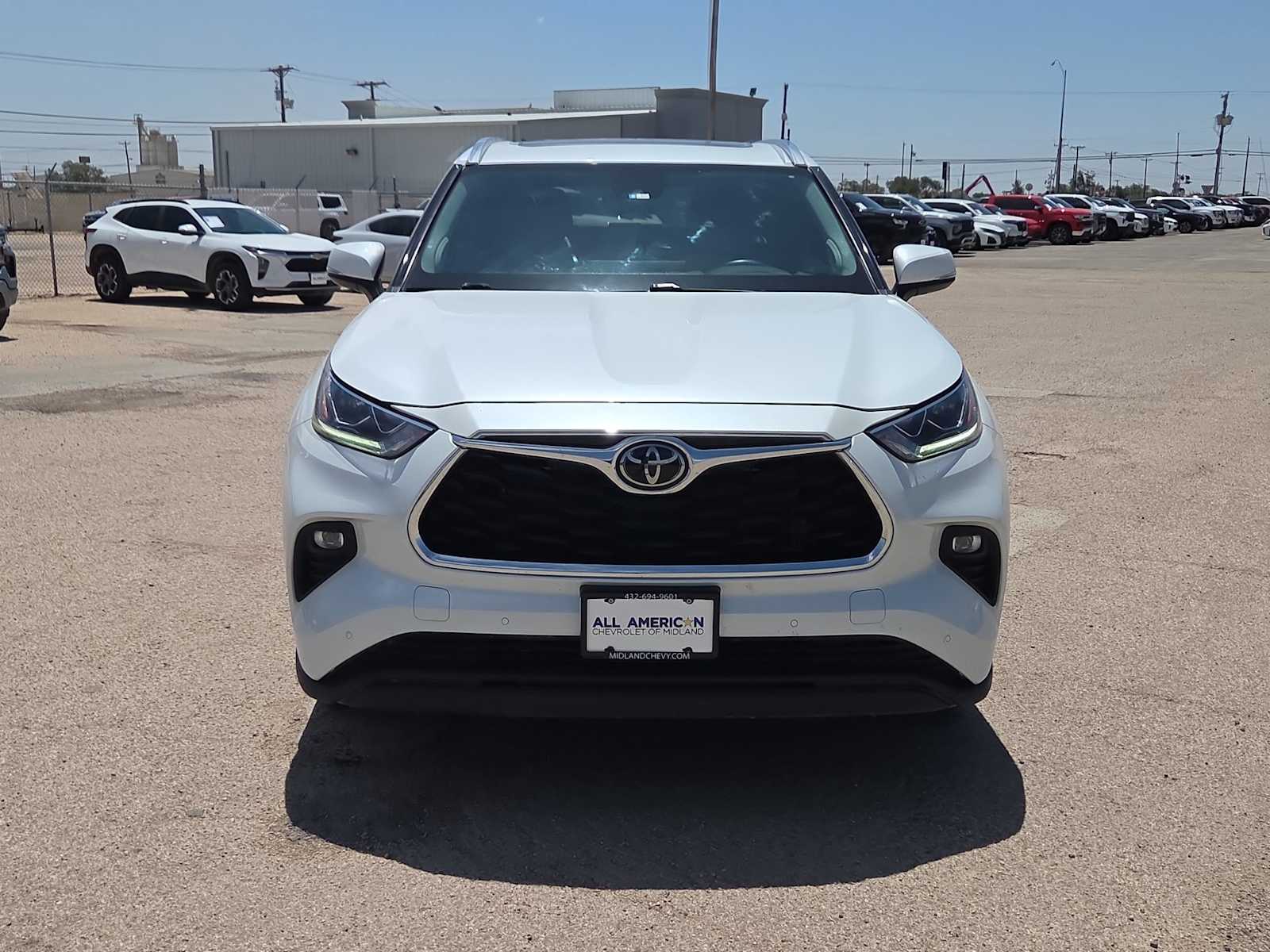 Thumbnail: 2023 Toyota Highlander - 3