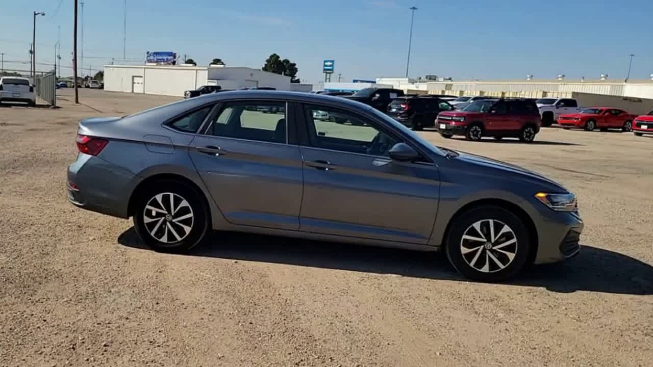Thumbnail: 2024 Volkswagen Jetta - 9