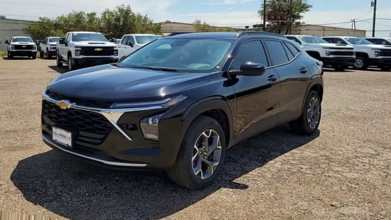 Thumbnail: 2025 Chevrolet Trax - 4