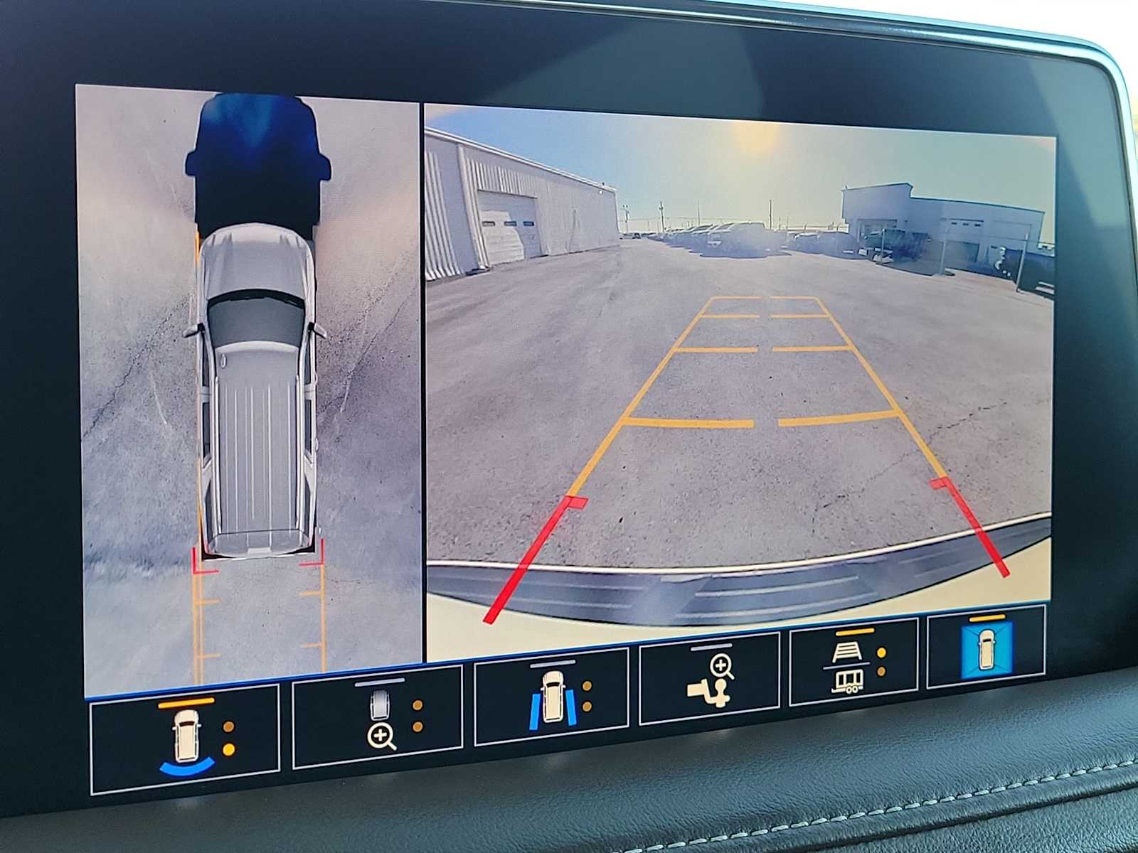 Thumbnail: 2021 Chevrolet Suburban - 23