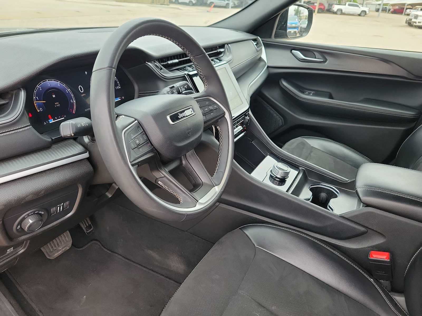Thumbnail: 2024 Jeep Grand Cherokee - 10
