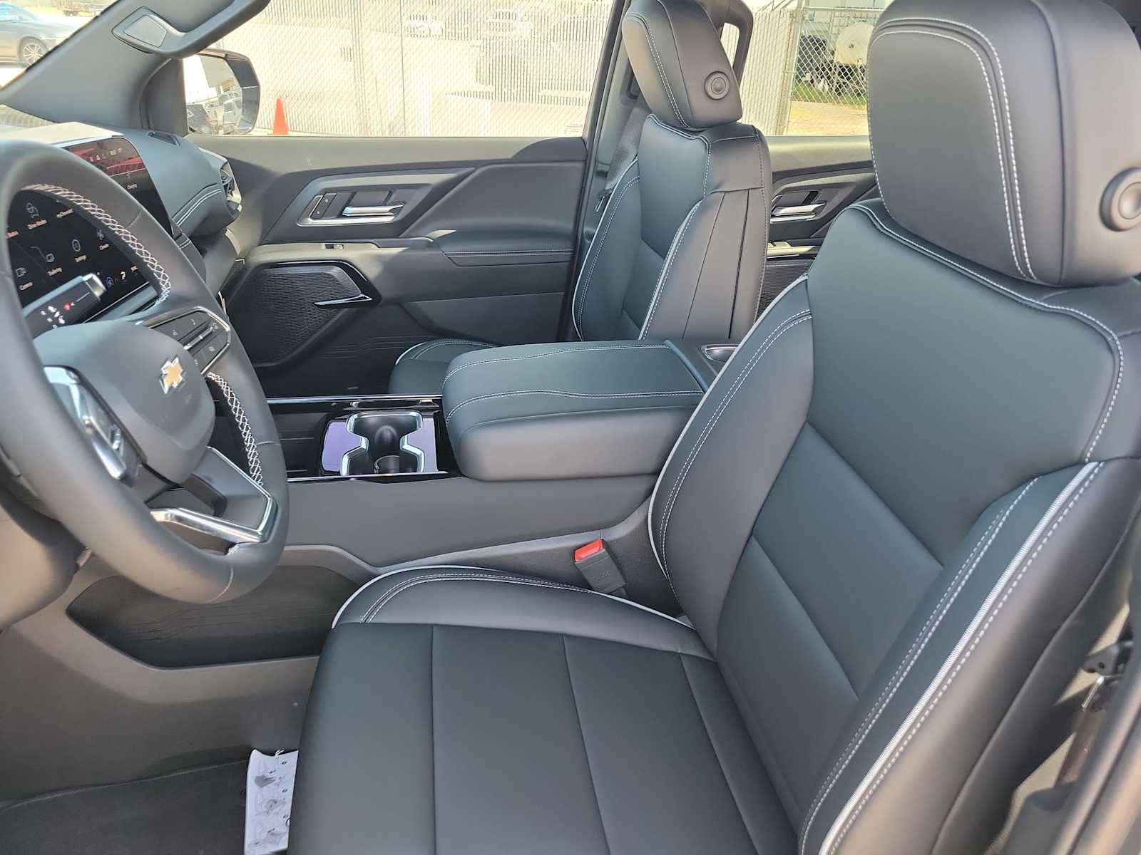 Thumbnail: 2026 Chevrolet Silverado EV - 19