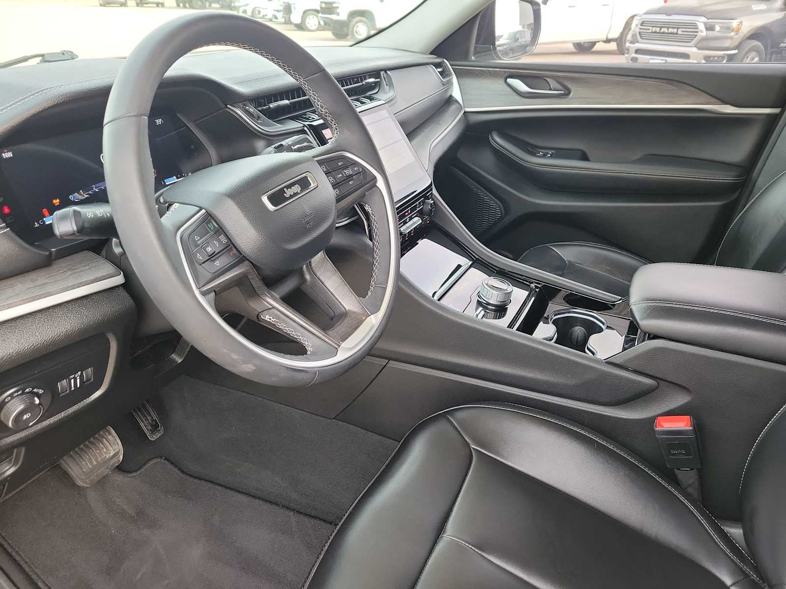 Thumbnail: 2023 Jeep Grand Cherokee - 10