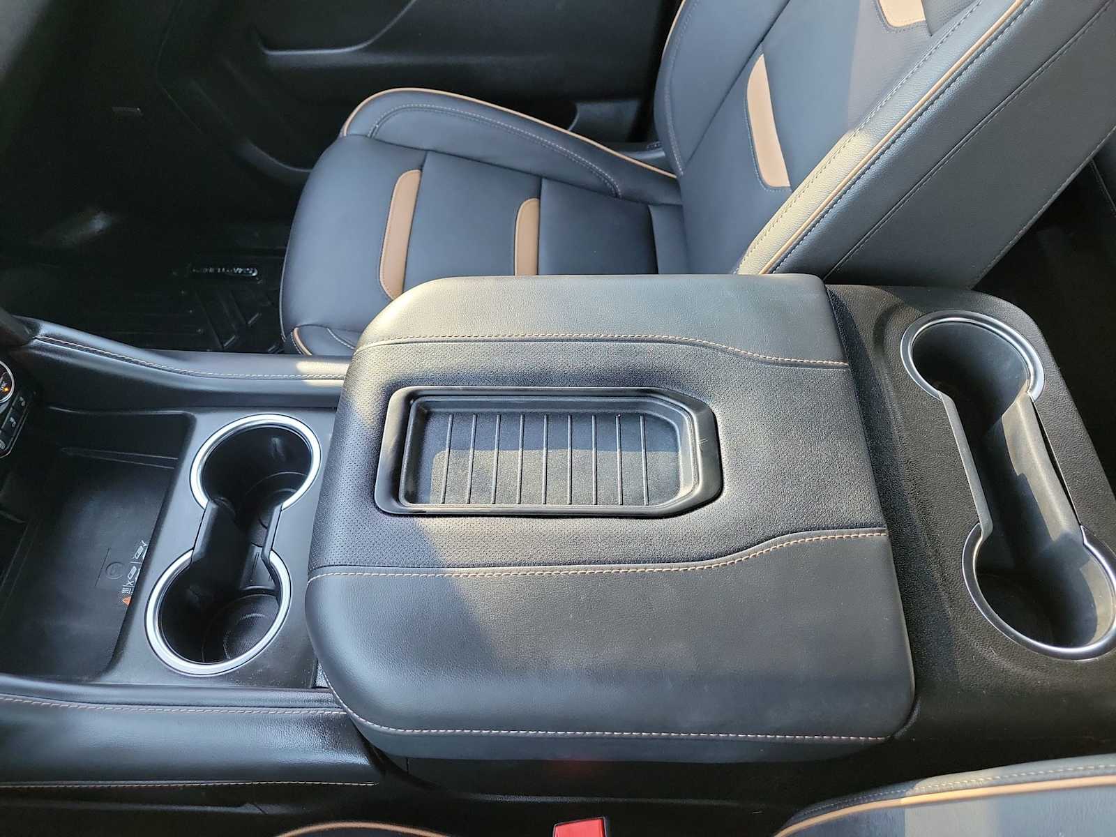 Thumbnail: 2023 GMC Yukon - 24