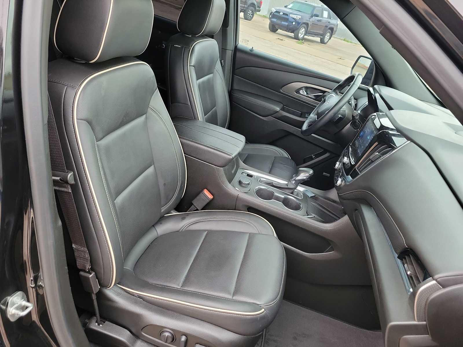 Thumbnail: 2023 Chevrolet Traverse - 17