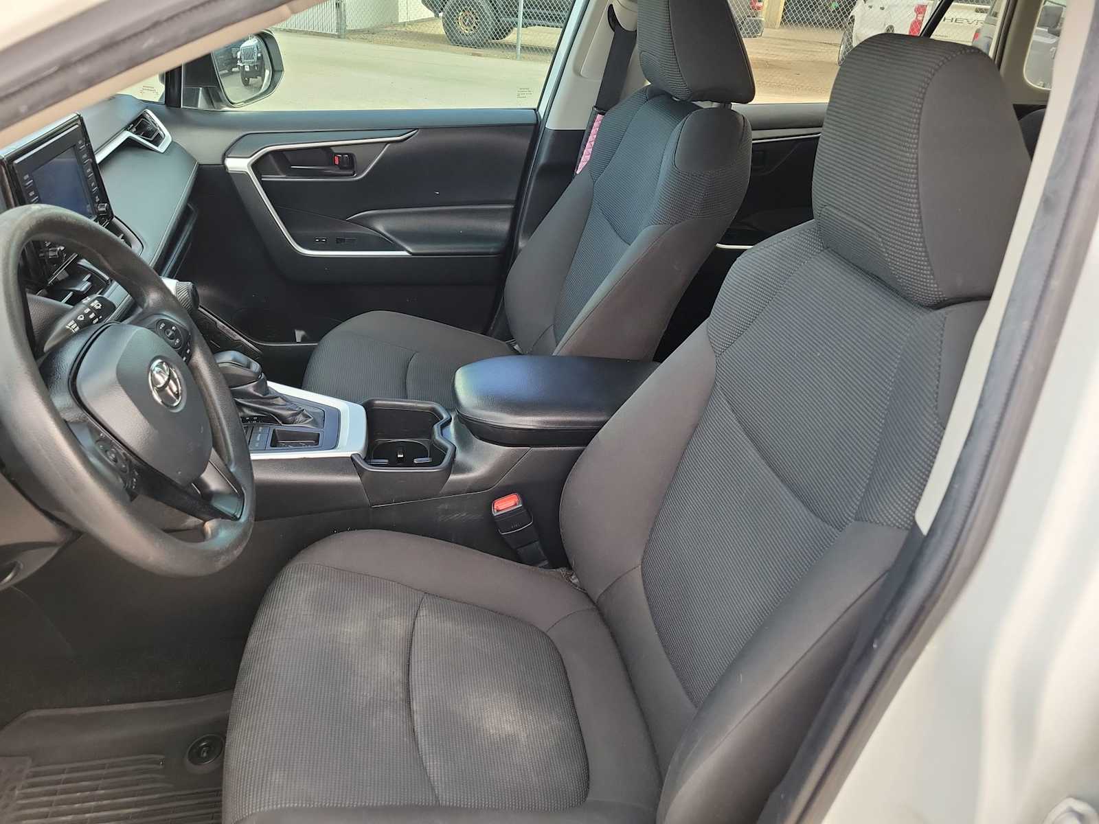 Thumbnail: 2022 Toyota RAV4 - 19