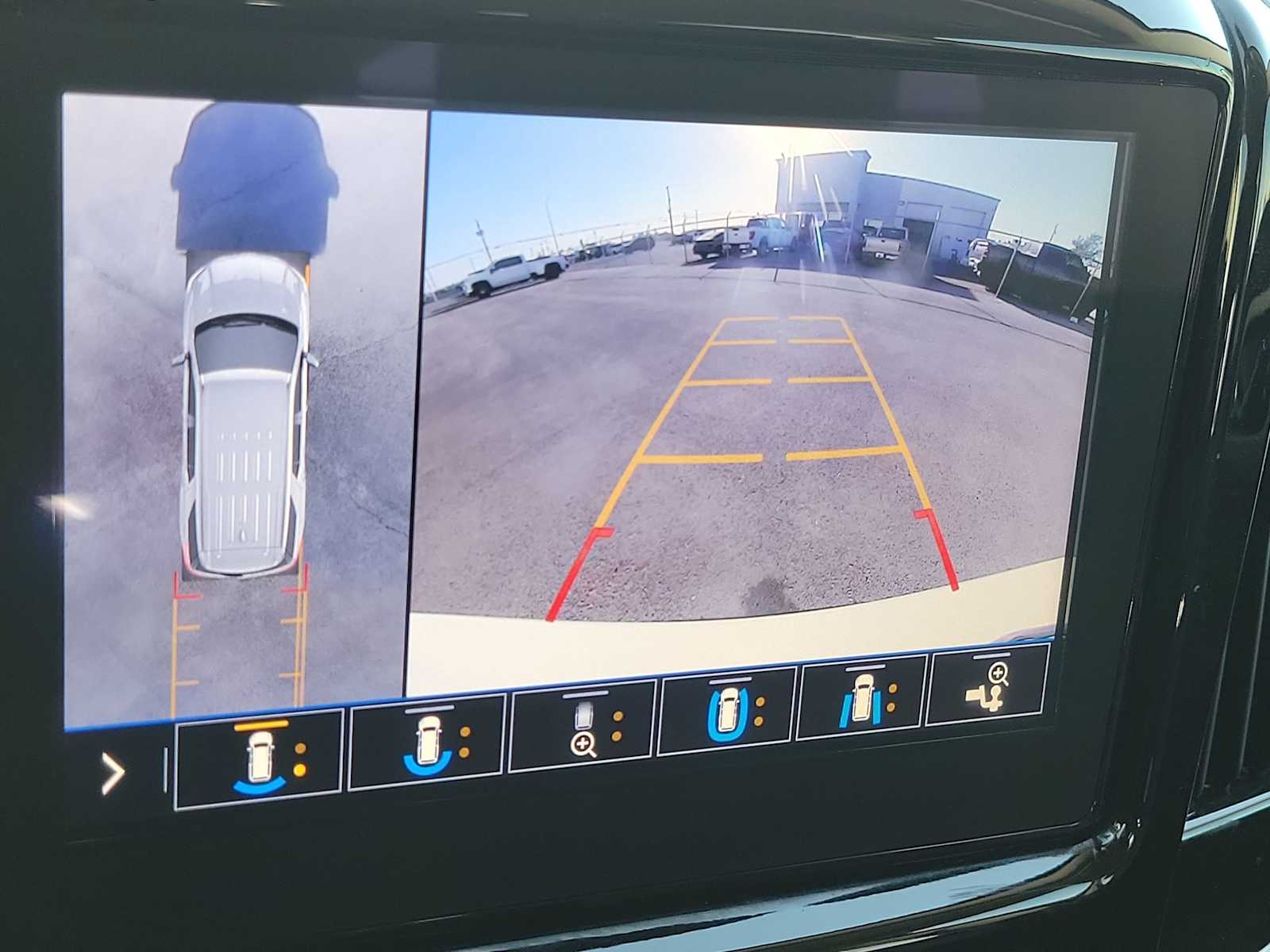 Thumbnail: 2020 Chevrolet Traverse - 24