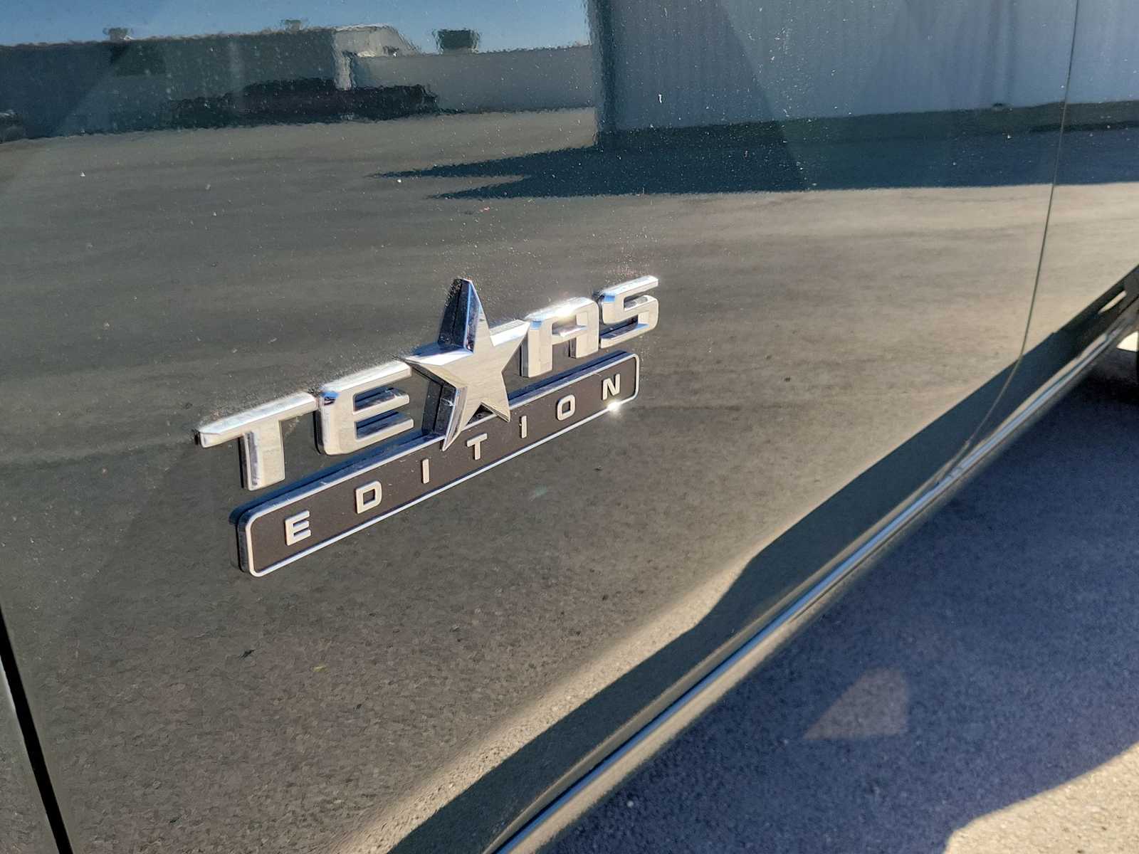 Thumbnail: 2026 Chevrolet Silverado 3500 - 15