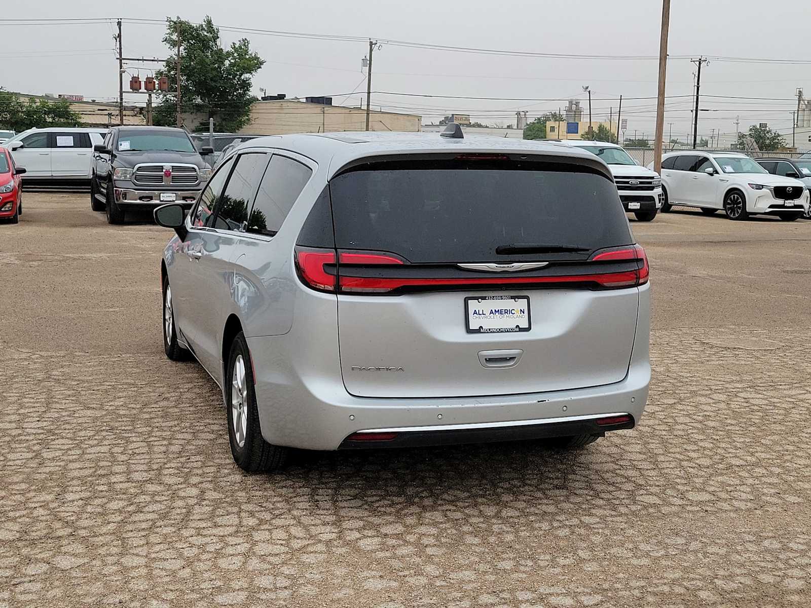 Thumbnail: 2023 Chrysler Pacifica - 6