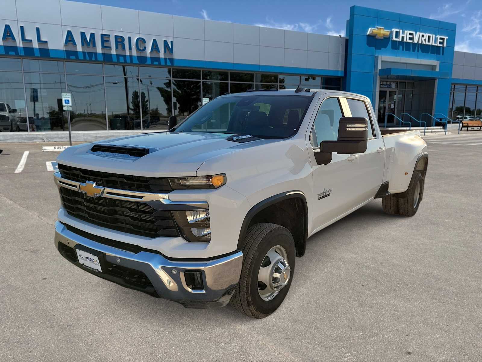 2025 Chevrolet Silverado 3500HD LT's photo