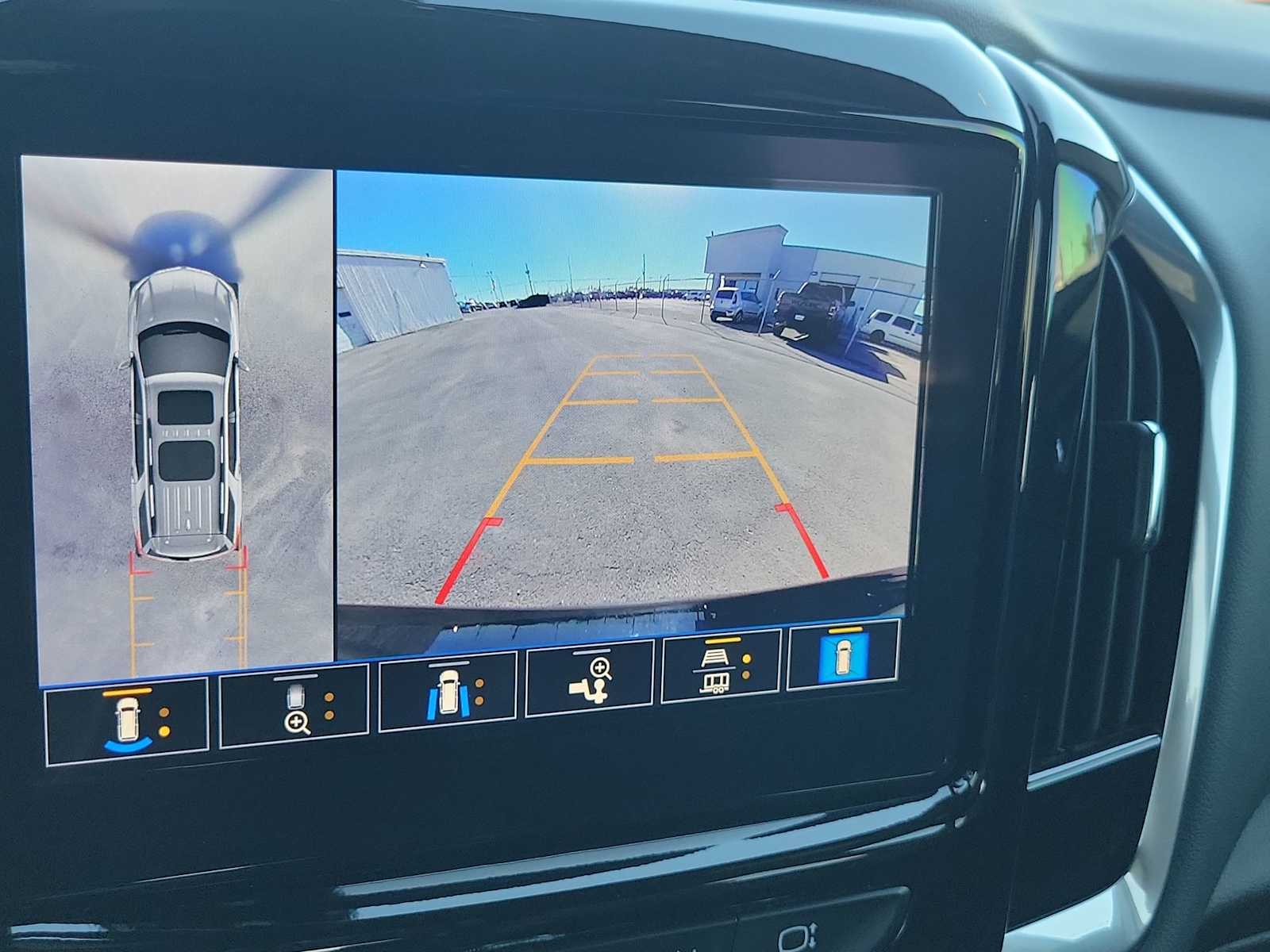 Thumbnail: 2023 Chevrolet Traverse - 27