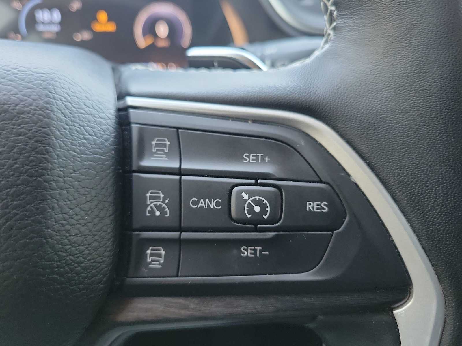 Thumbnail: 2022 Jeep Grand Cherokee - 23