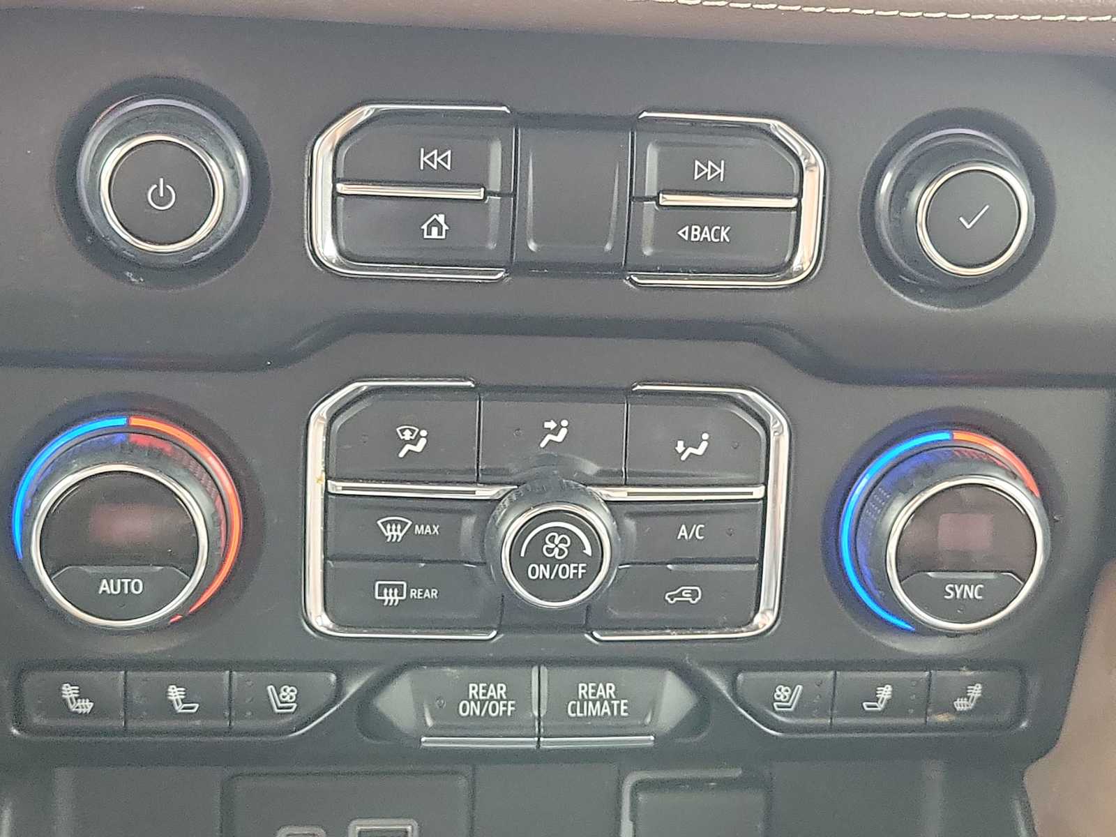 Thumbnail: 2021 Chevrolet Suburban - 23