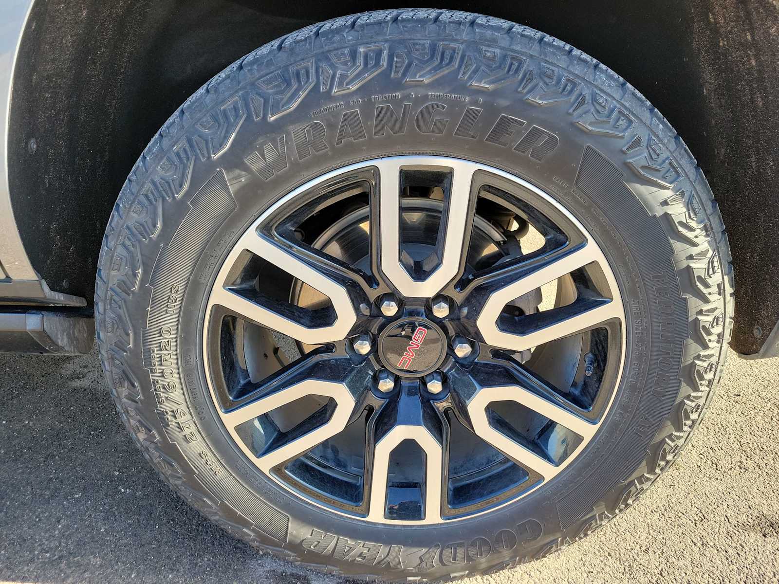 Thumbnail: 2023 GMC Yukon - 16