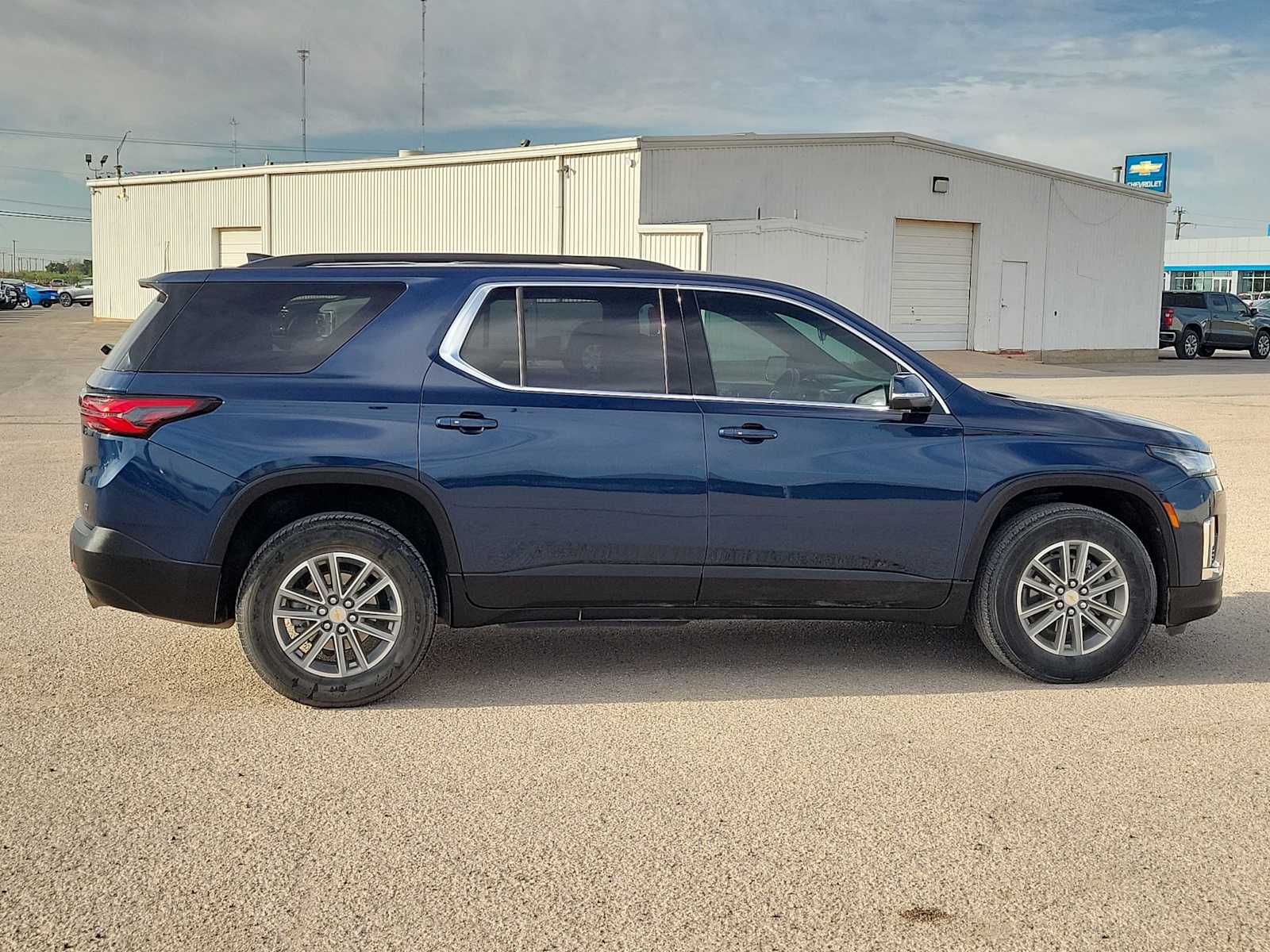Thumbnail: 2023 Chevrolet Traverse - 9