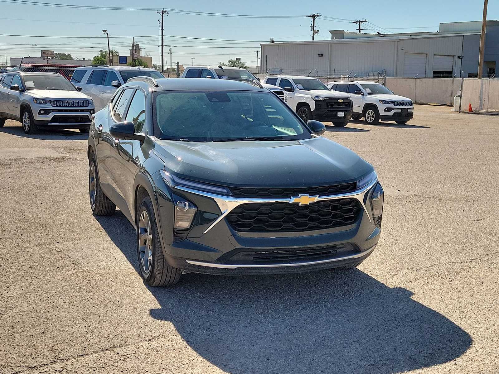 Thumbnail: 2025 Chevrolet Trax - 2