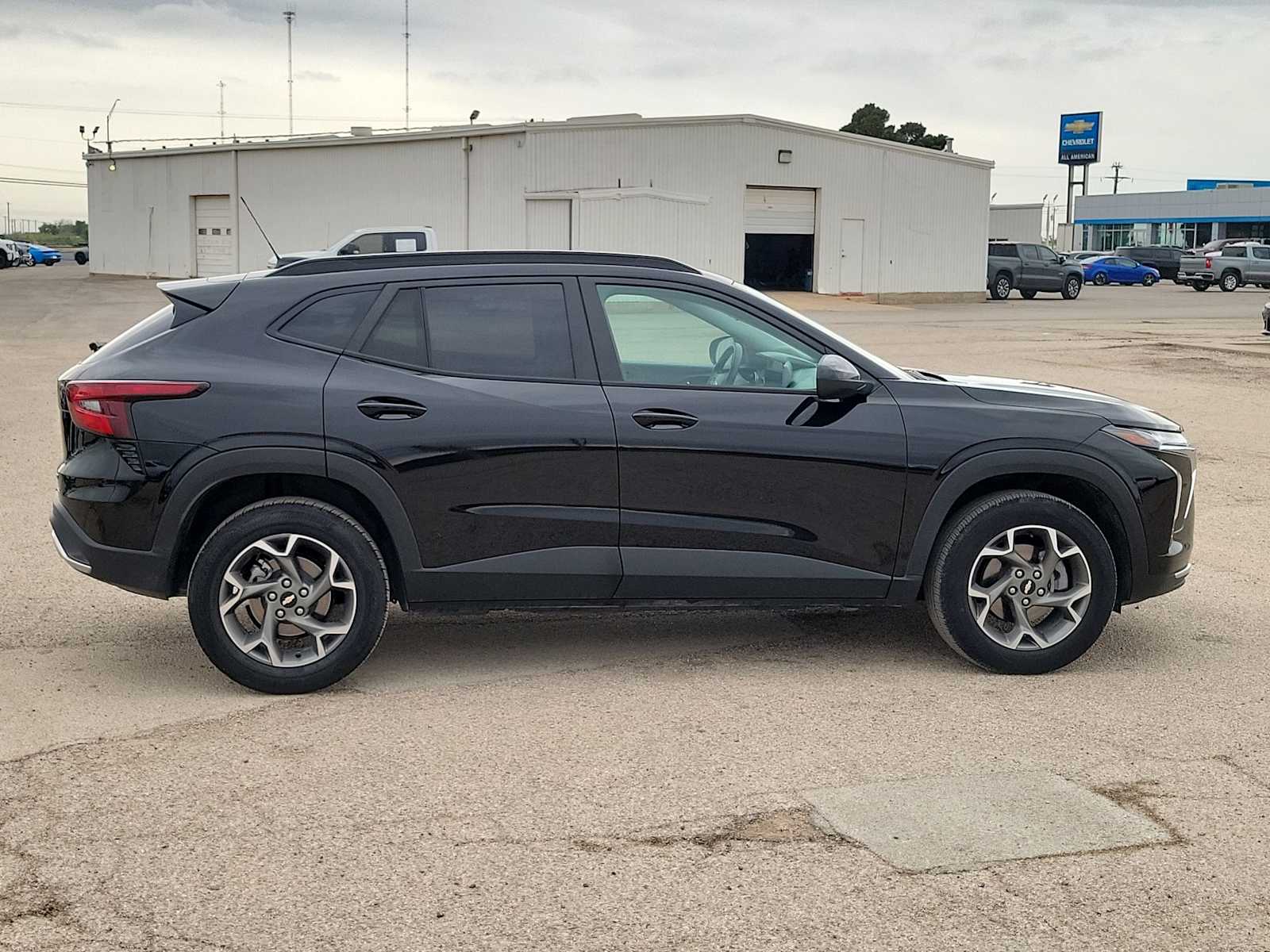 Thumbnail: 2025 Chevrolet Trax - 9
