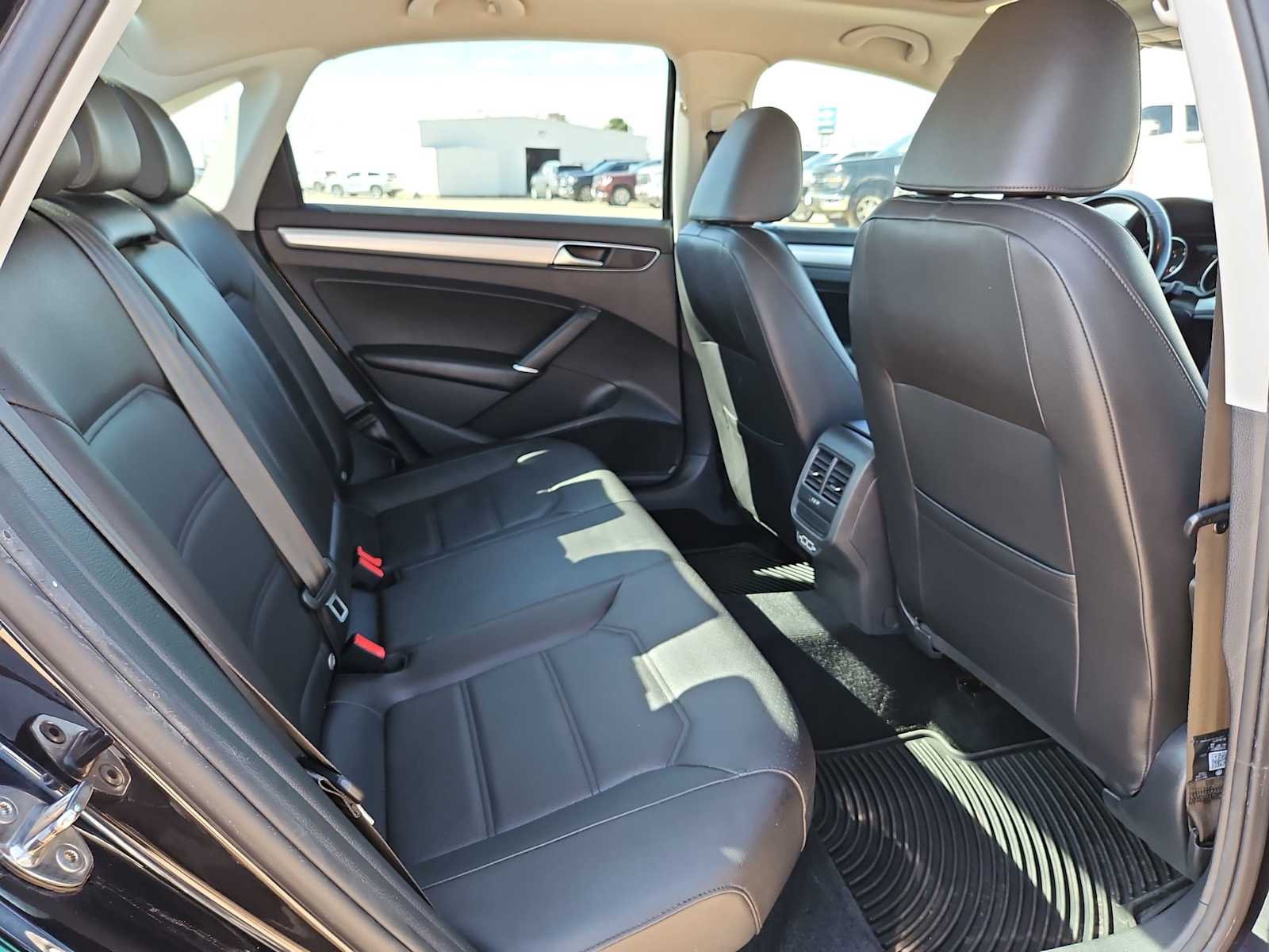 Thumbnail: 2019 Volkswagen Passat - 17