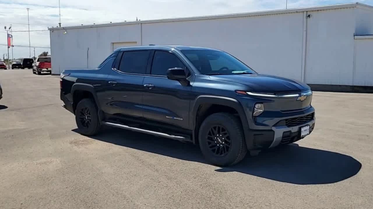 Thumbnail: 2026 Chevrolet Silverado EV - 2