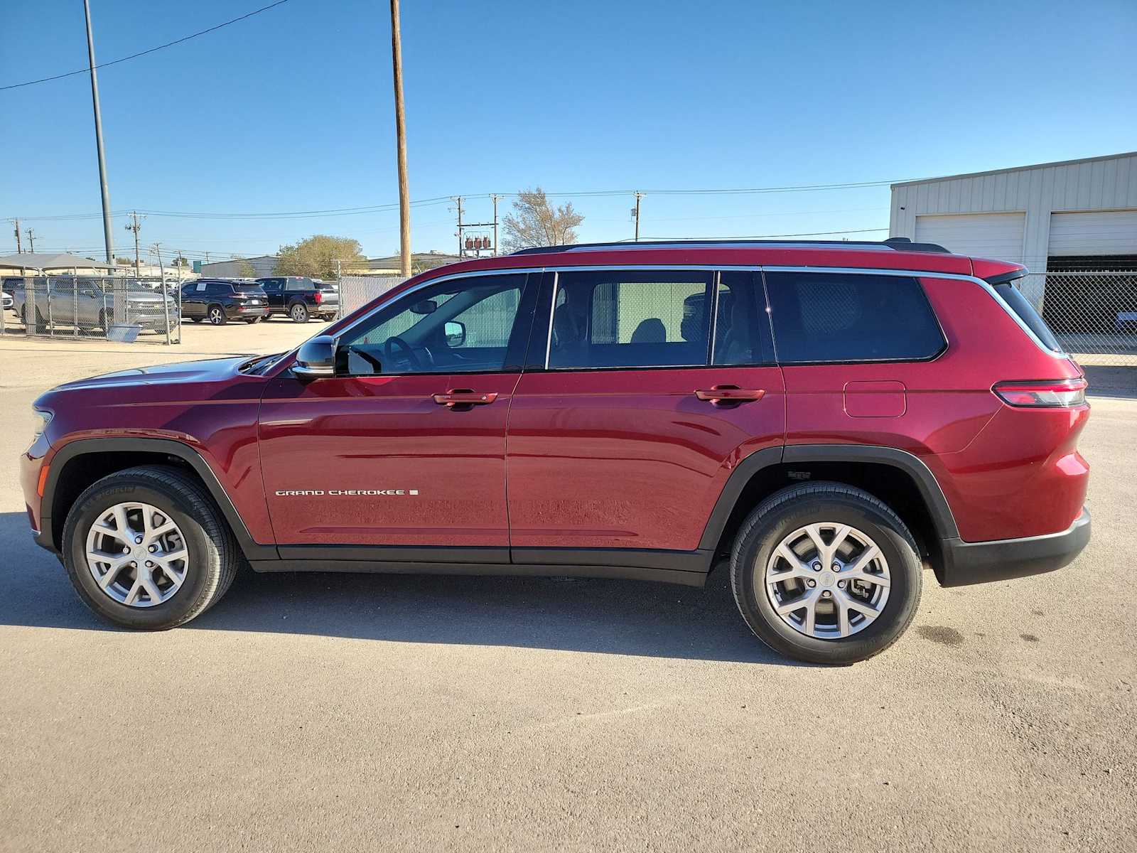 Thumbnail: 2022 Jeep Grand Cherokee - 11