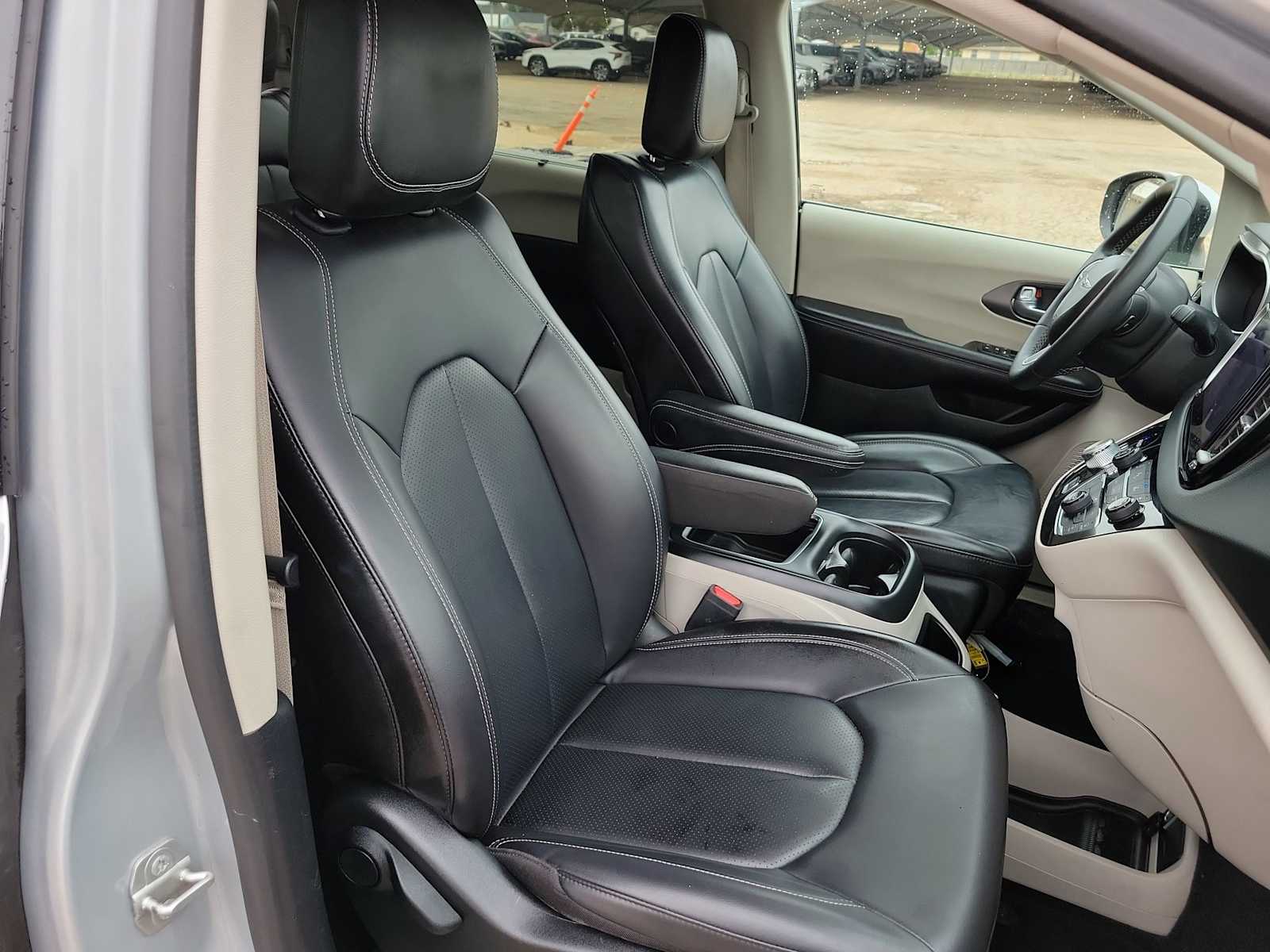 Thumbnail: 2023 Chrysler Pacifica - 18