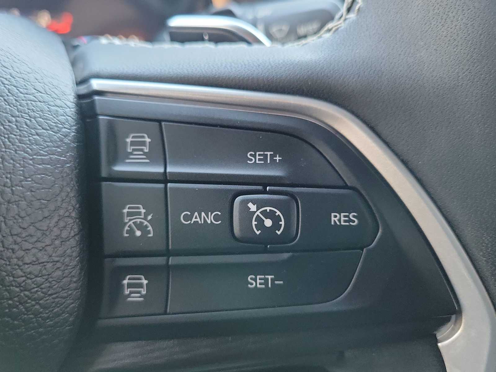 Thumbnail: 2023 Jeep Grand Cherokee - 23