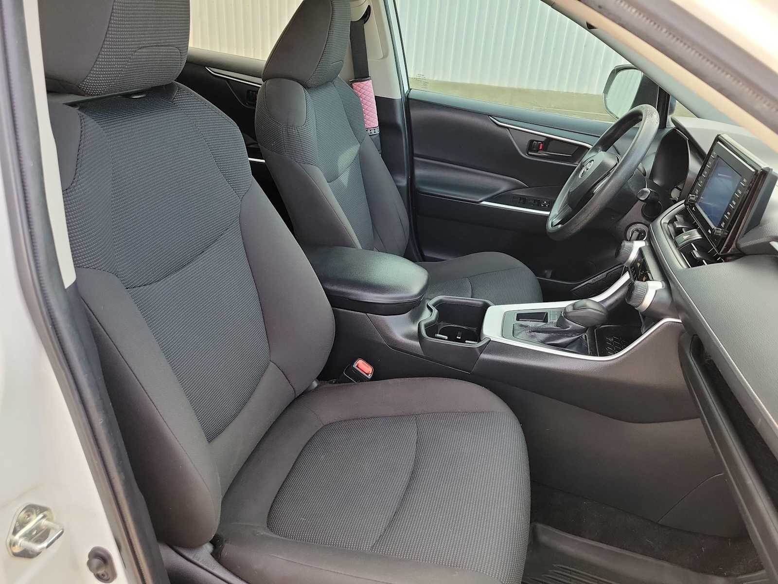 Thumbnail: 2022 Toyota RAV4 - 22