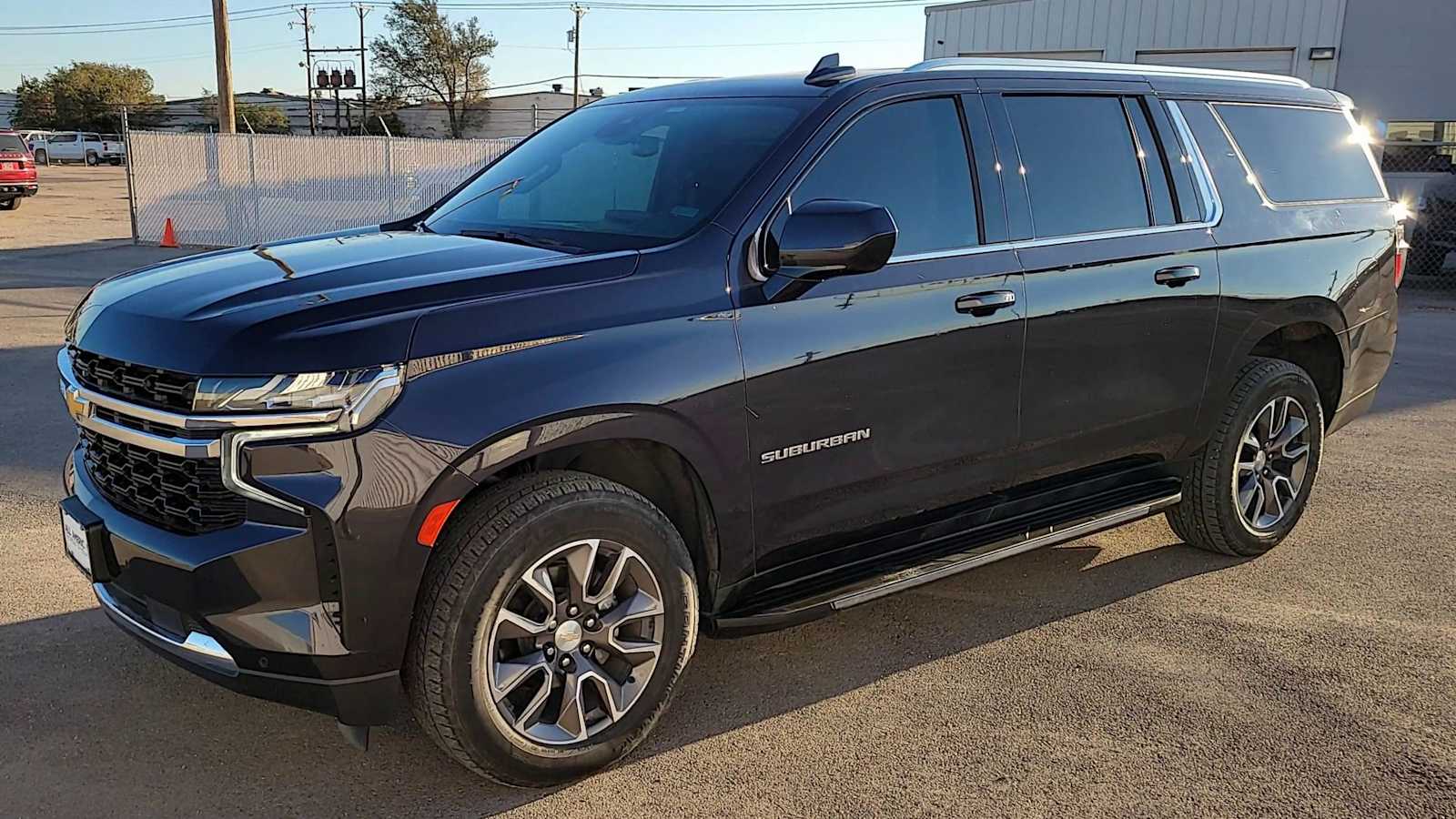 Thumbnail: 2023 Chevrolet Suburban - 3