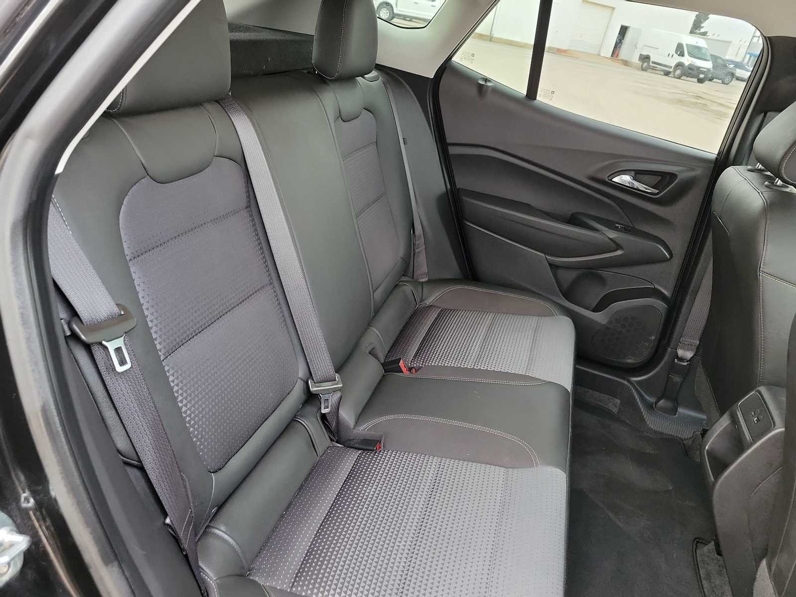 Thumbnail: 2025 Chevrolet Trax - 17