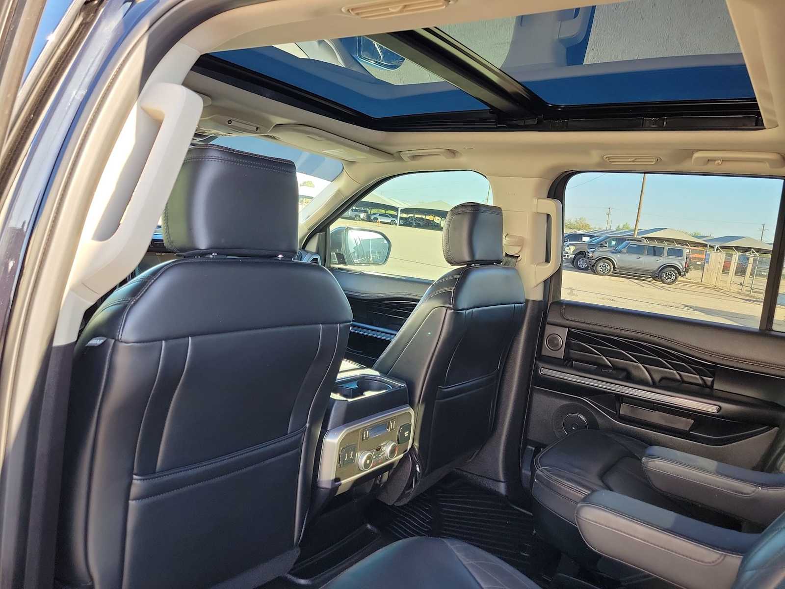 Thumbnail: 2019 Ford Expedition - 16