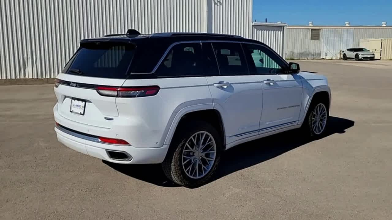 Thumbnail: 2022 Jeep Grand Cherokee - 8