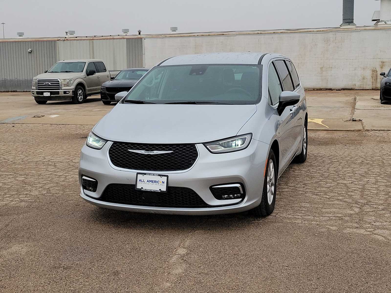 Thumbnail: 2023 Chrysler Pacifica - 4