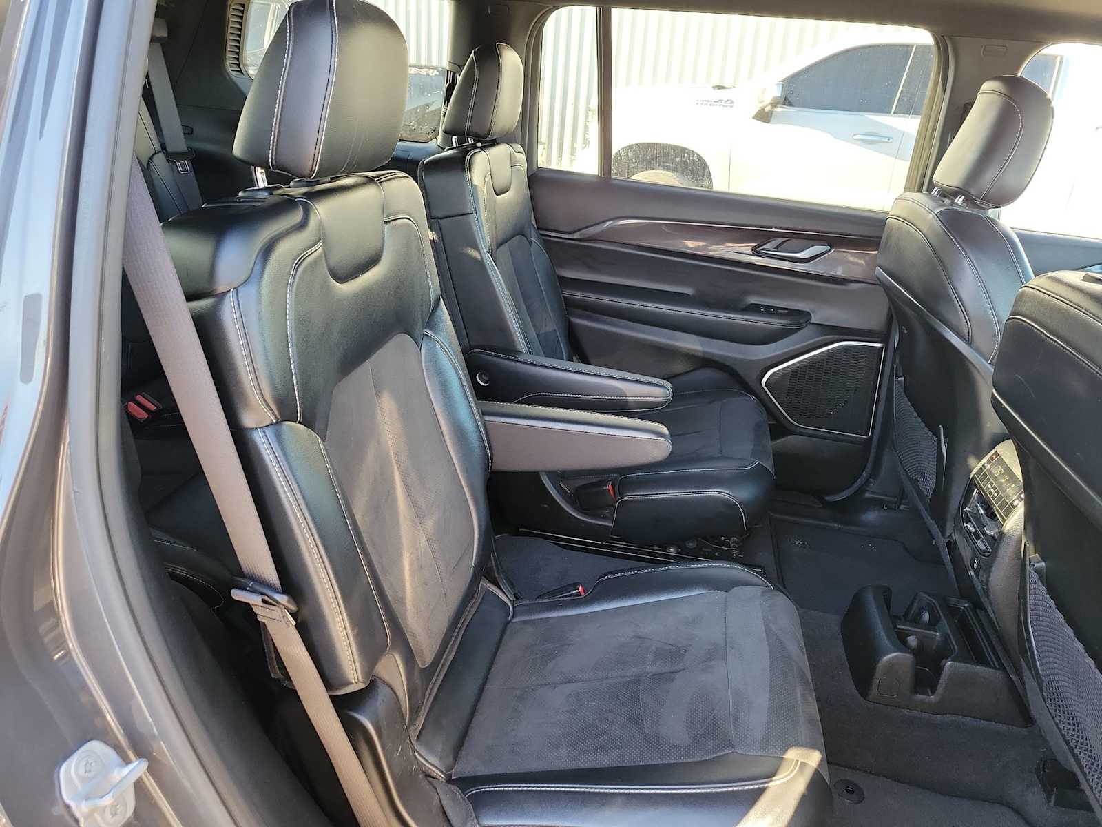 Thumbnail: 2021 Jeep Grand Cherokee L - 21