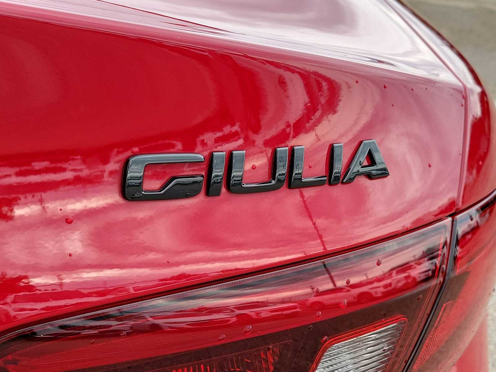 Thumbnail: 2020 Alfa Romeo Giulia - 11