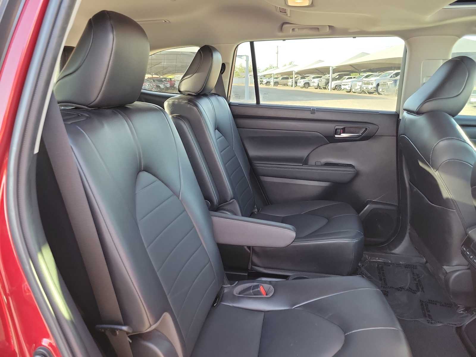 2022 Toyota Highlander XLE 21