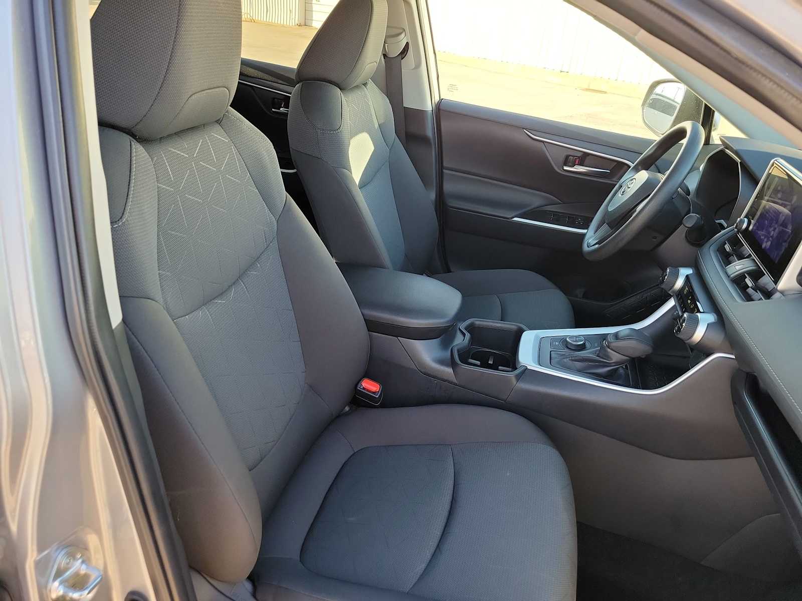 Thumbnail: 2025 Toyota RAV4 - 18