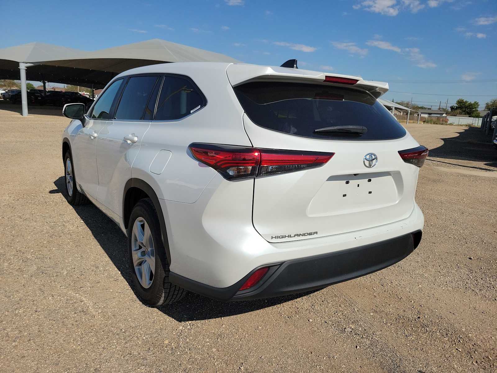 Thumbnail: 2023 Toyota Highlander - 12