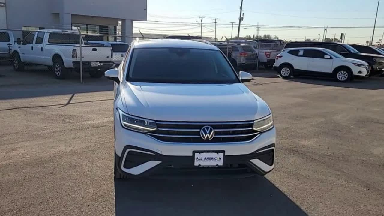 Thumbnail: 2023 Volkswagen Tiguan - 3