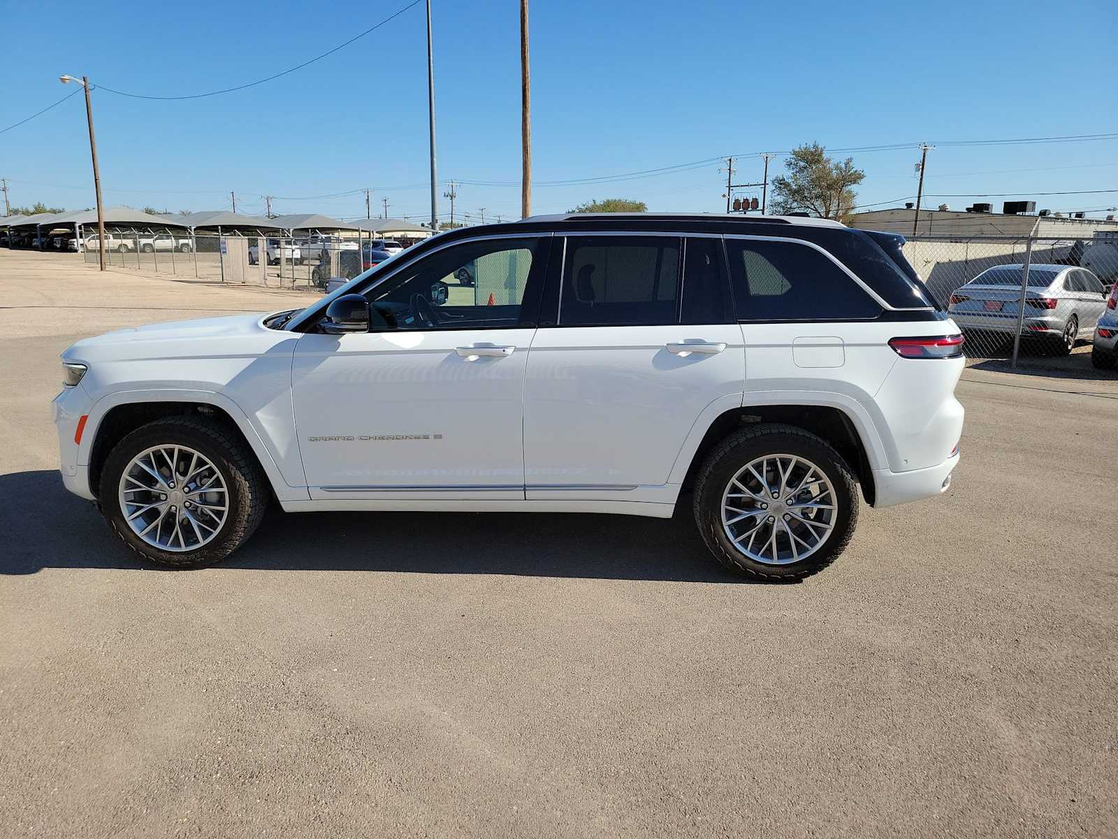Thumbnail: 2022 Jeep Grand Cherokee - 11