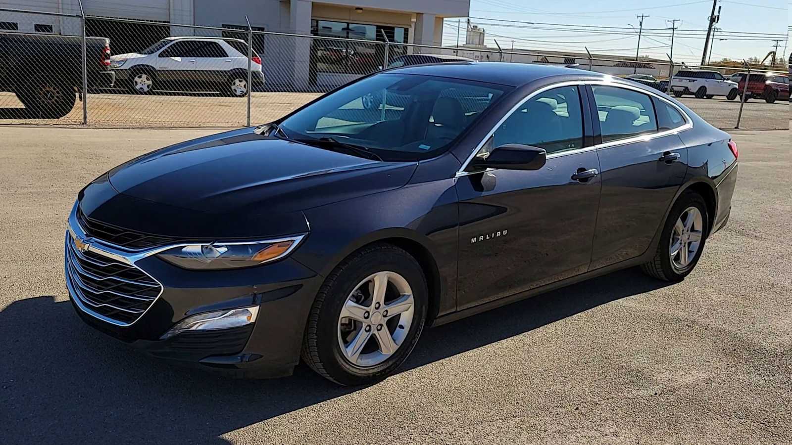 Thumbnail: 2023 Chevrolet Malibu - 4