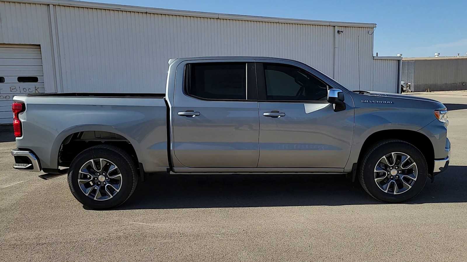 Thumbnail: 2026 Chevrolet Silverado 1500 - 9