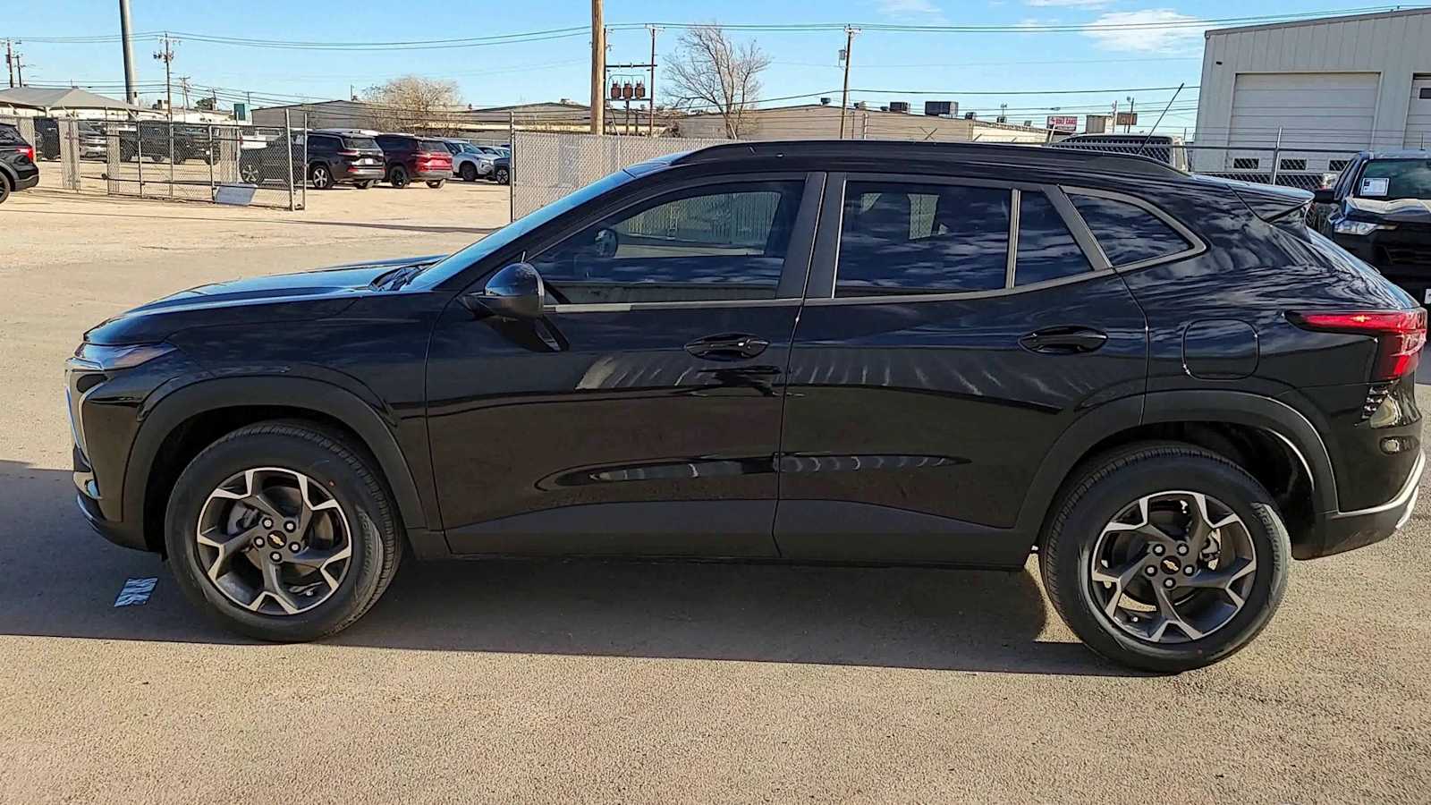 Thumbnail: 2026 Chevrolet Trax - 5