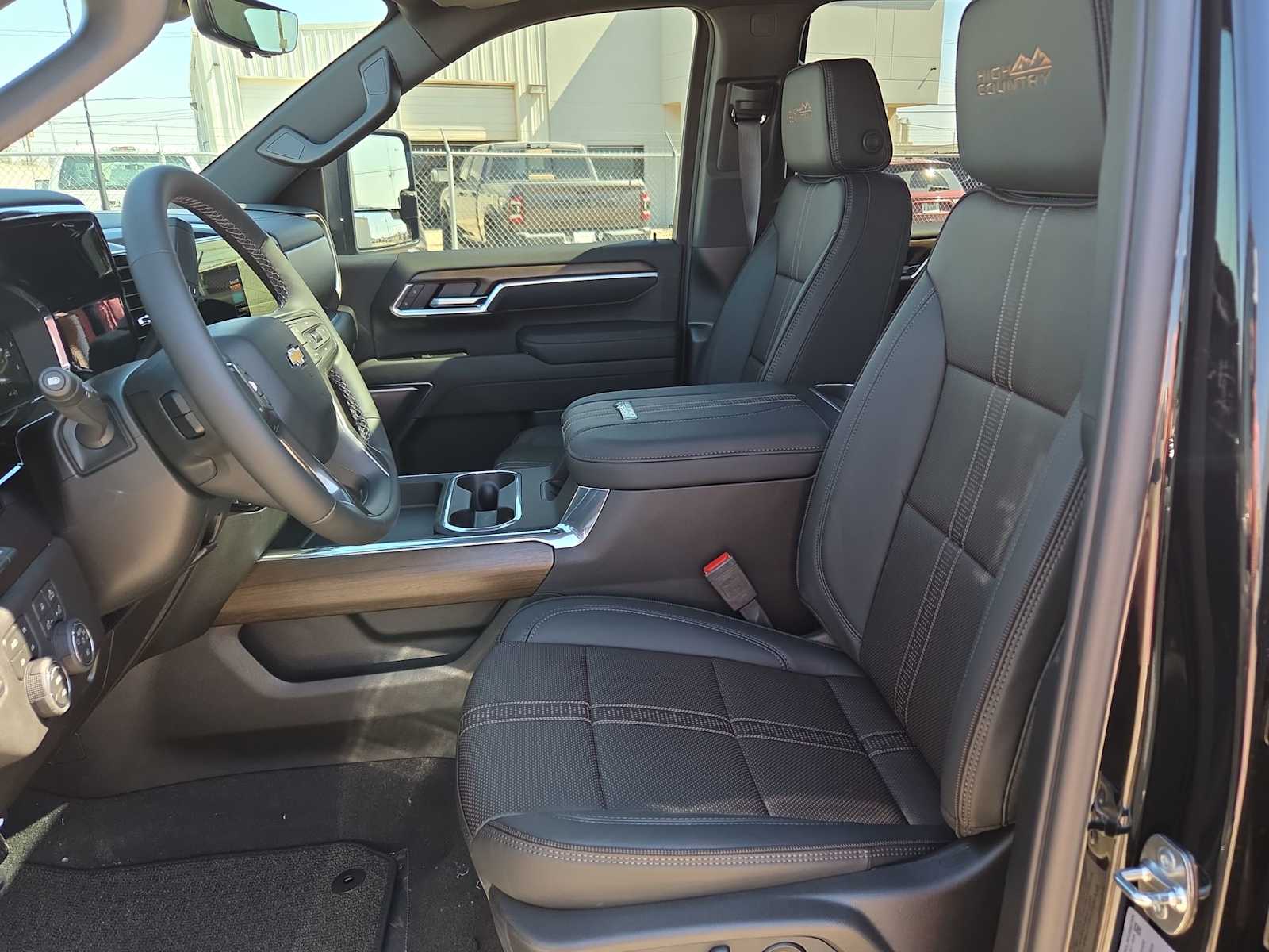 Thumbnail: 2026 Chevrolet Silverado 3500 - 21