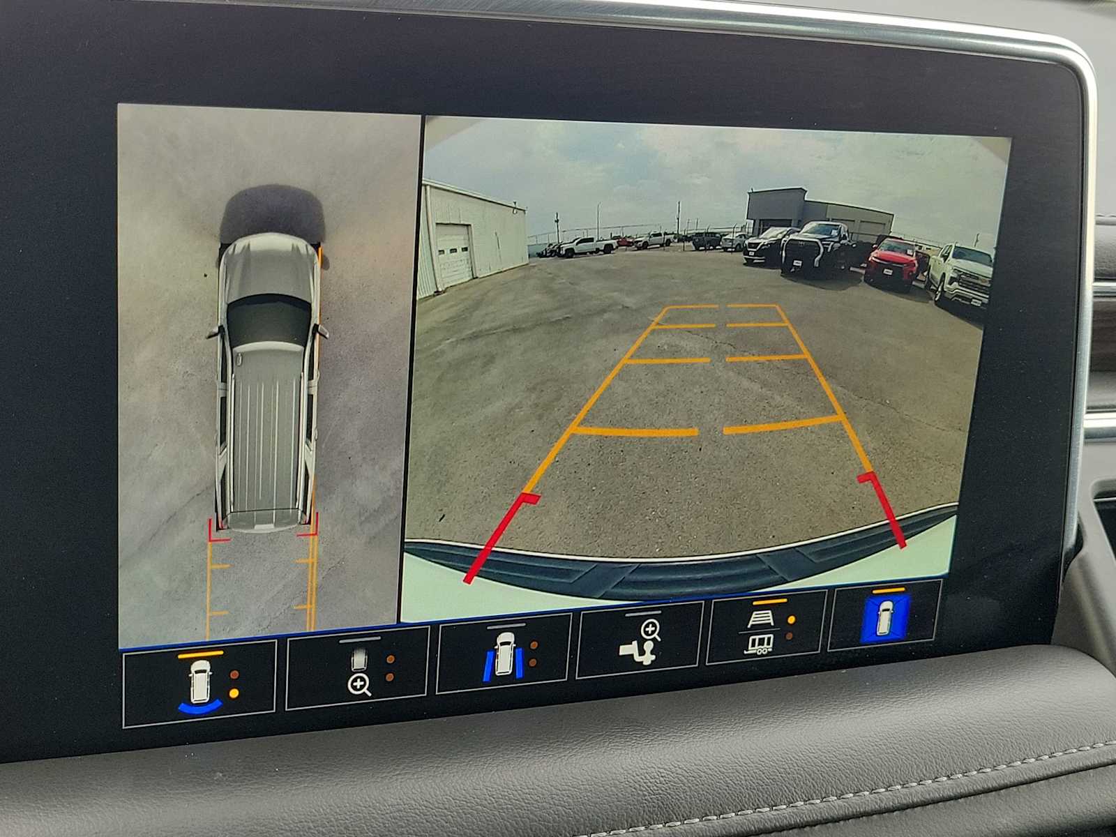 Thumbnail: 2022 Chevrolet Tahoe - 24