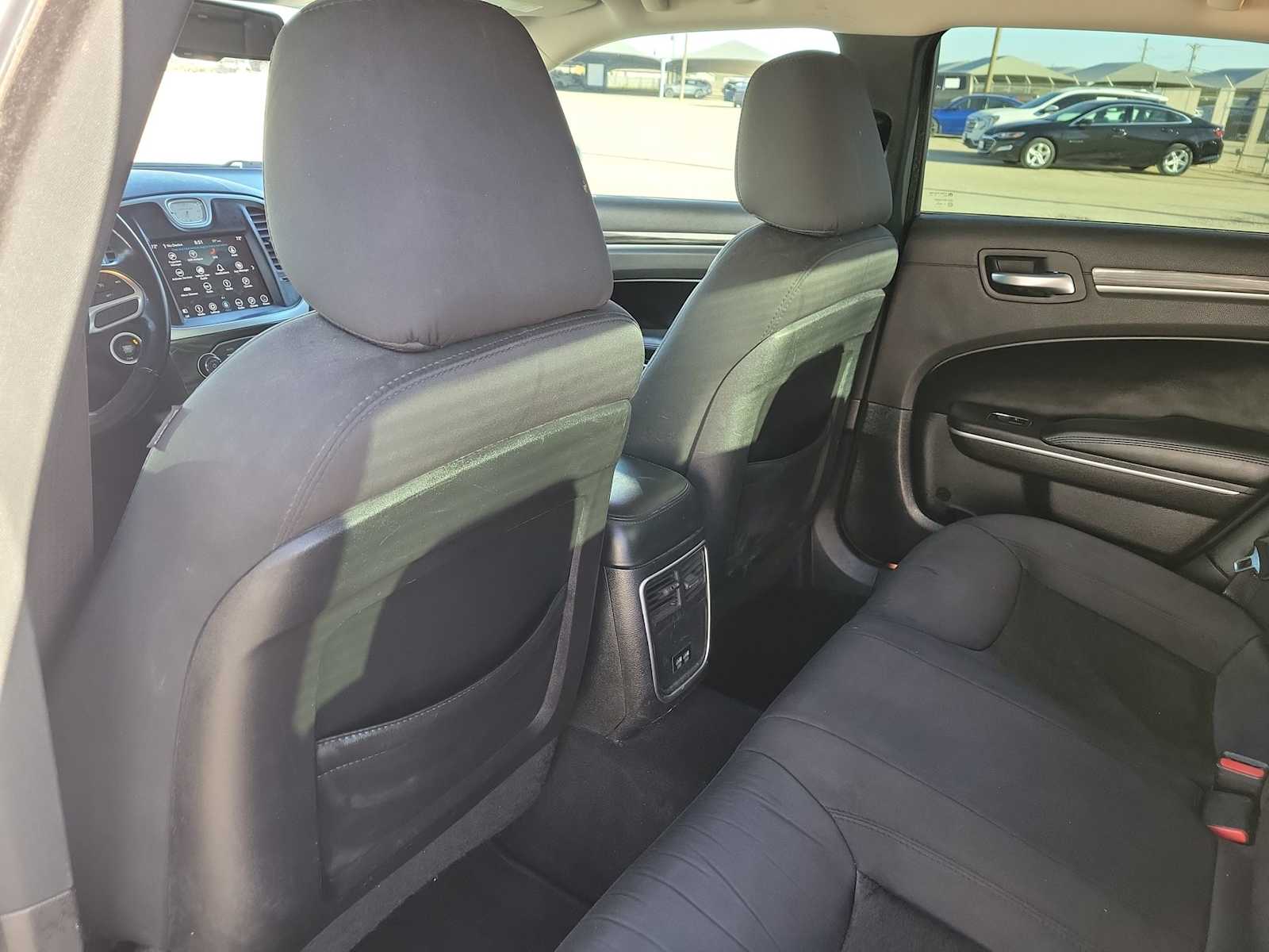 Thumbnail: 2019 Chrysler 300 - 16