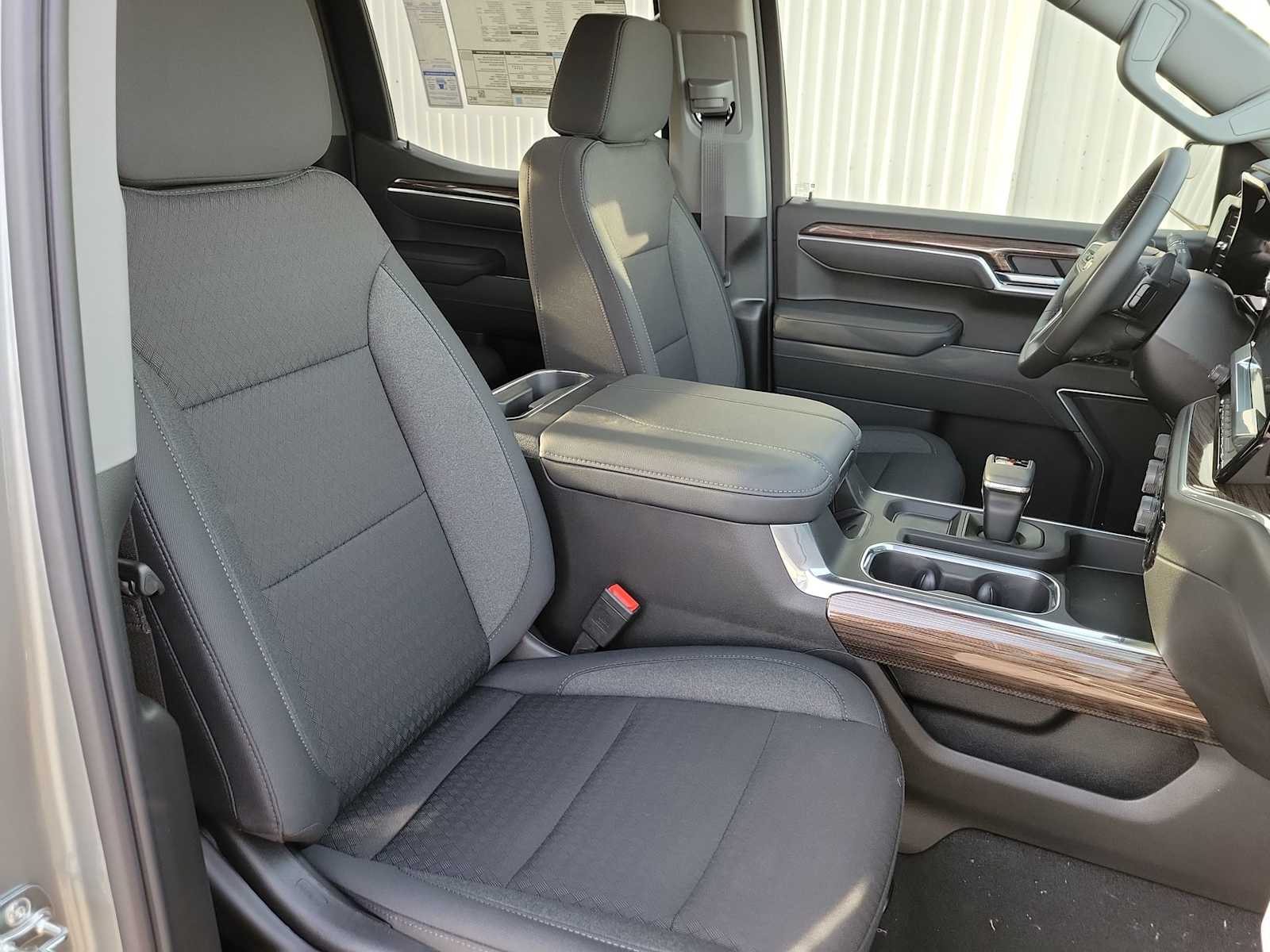 Thumbnail: 2026 Chevrolet Silverado 1500 - 22