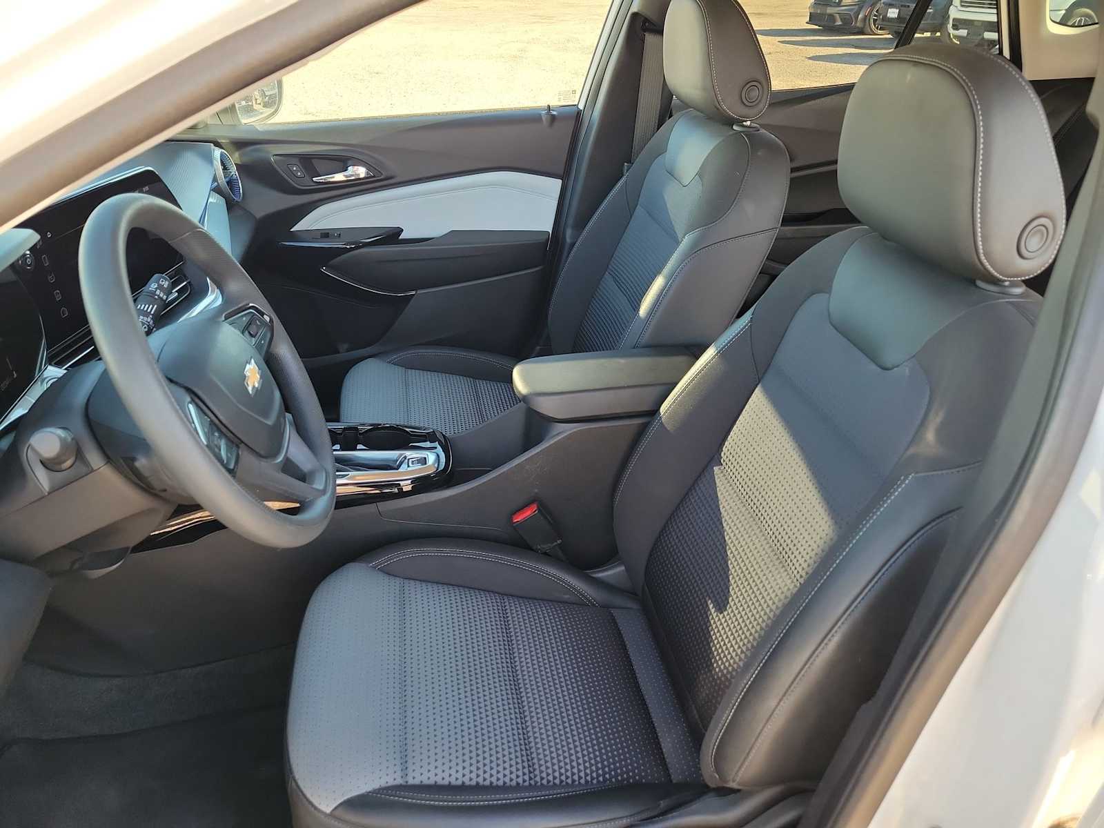 Thumbnail: 2025 Chevrolet Trax - 15