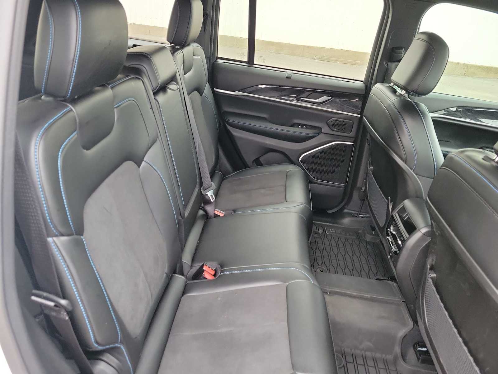 Thumbnail: 2022 Jeep Grand Cherokee - 21