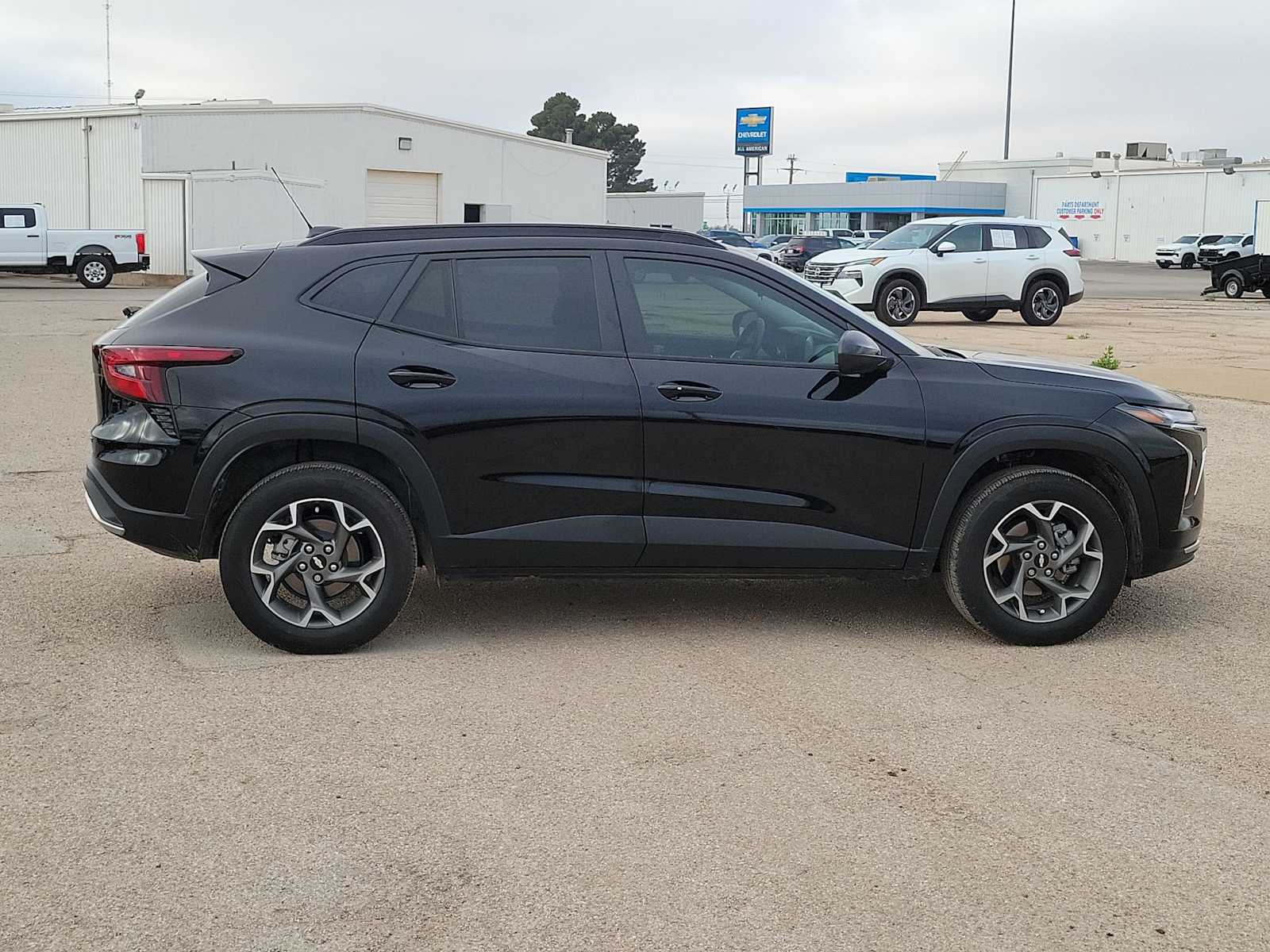 Thumbnail: 2025 Chevrolet Trax - 9